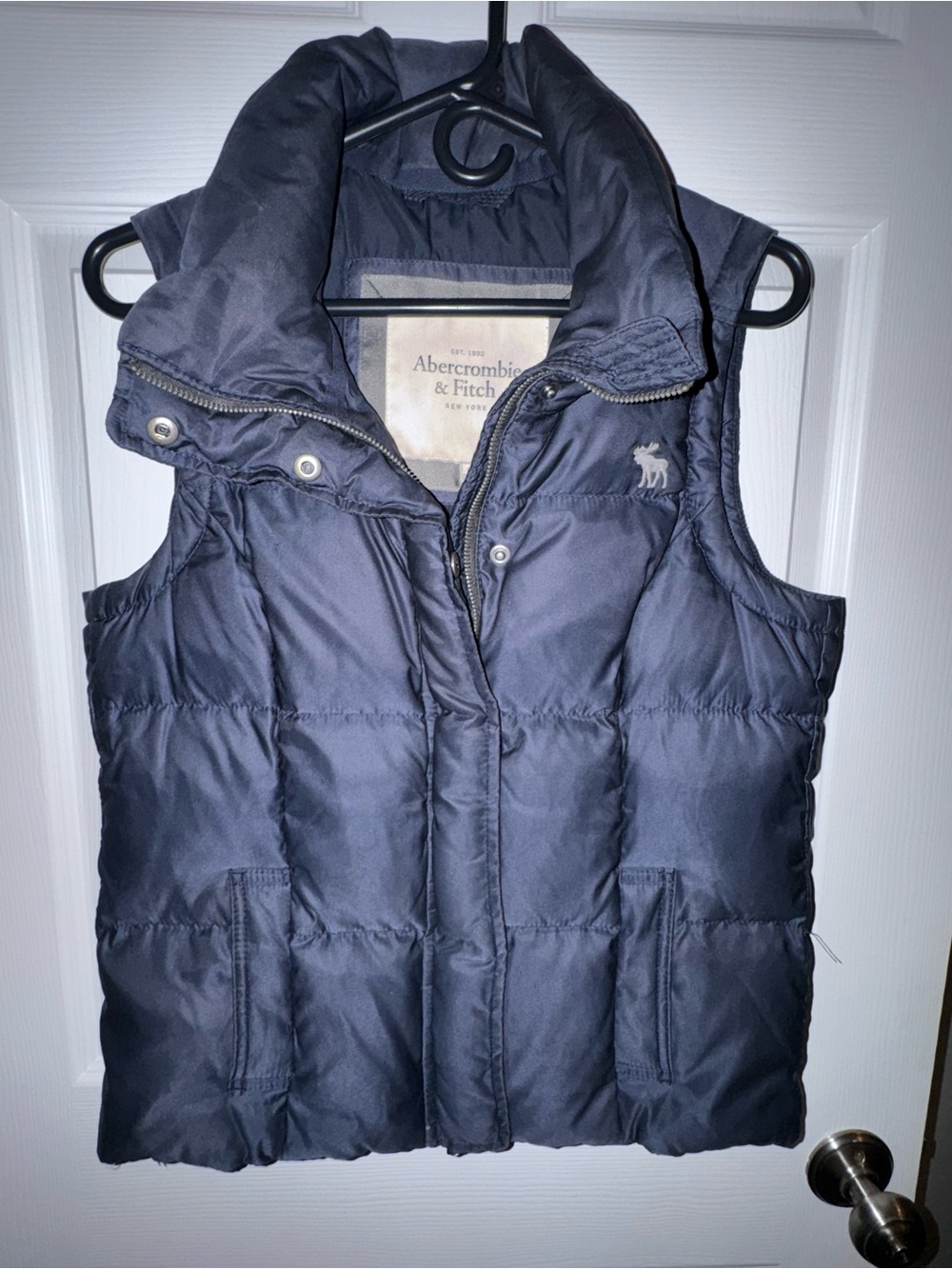 Abercrombie & Fitch Women’s Dark Navy Puffer Vest